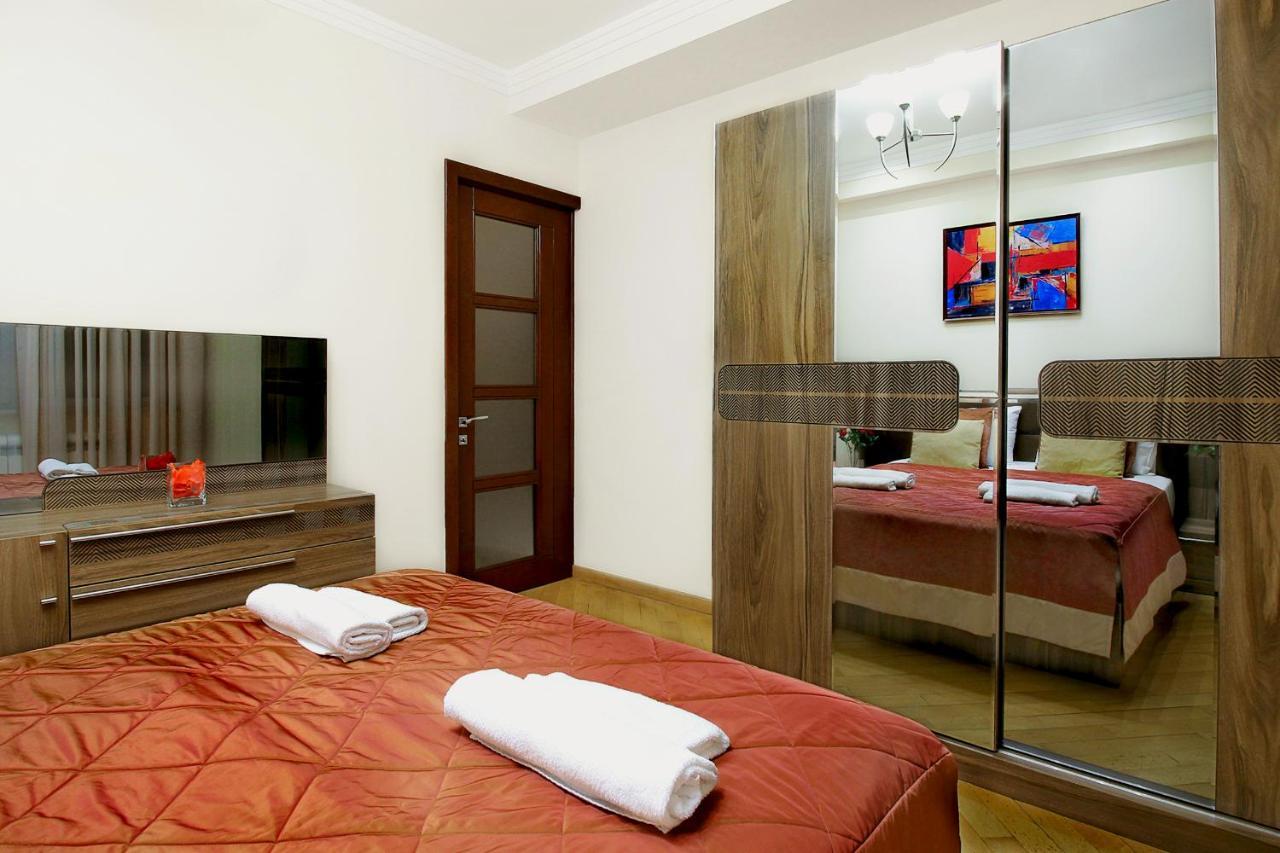 3 Bedroom Apartment Near Republic Square エレバン エクステリア 写真