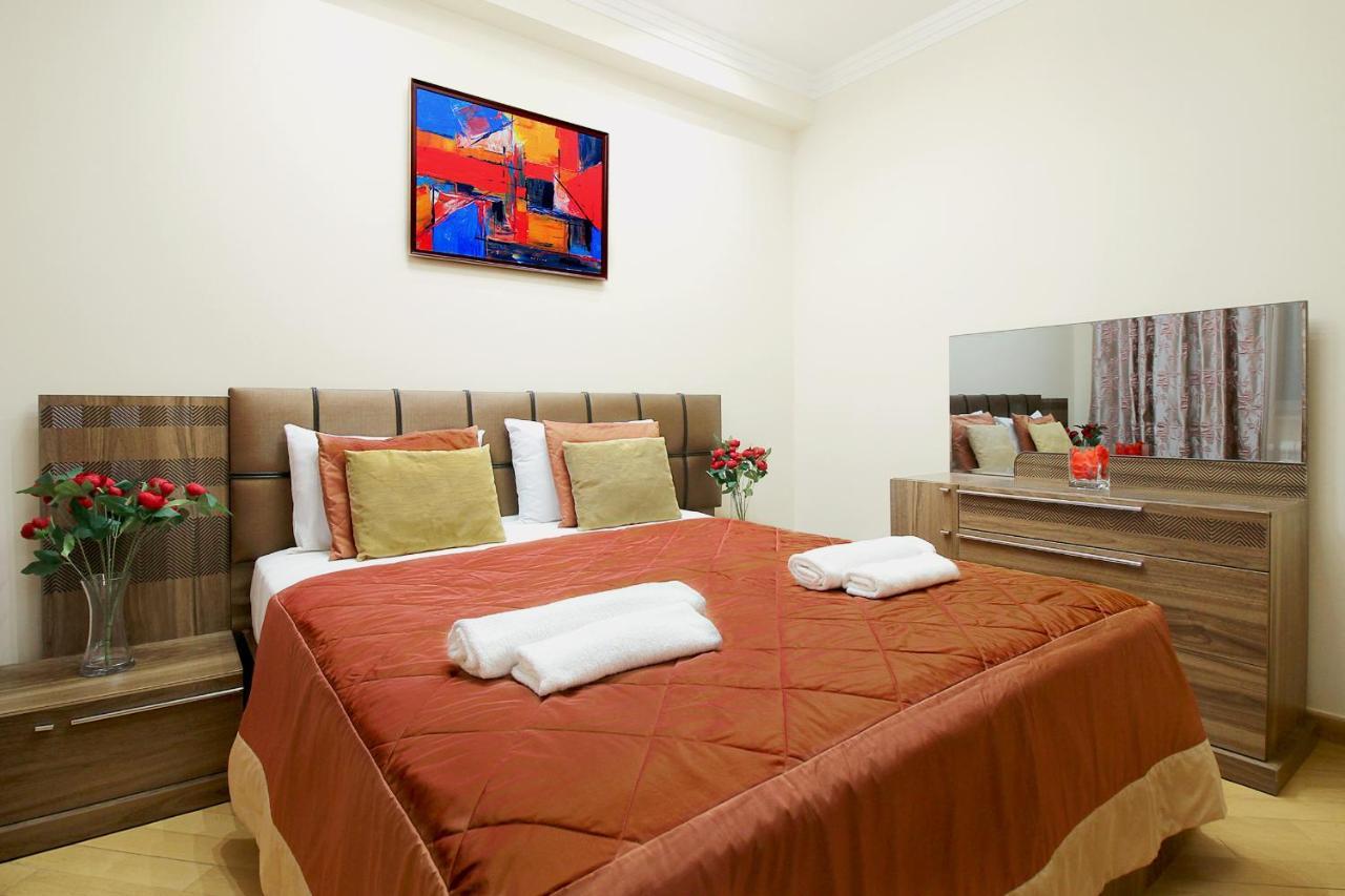 3 Bedroom Apartment Near Republic Square エレバン エクステリア 写真