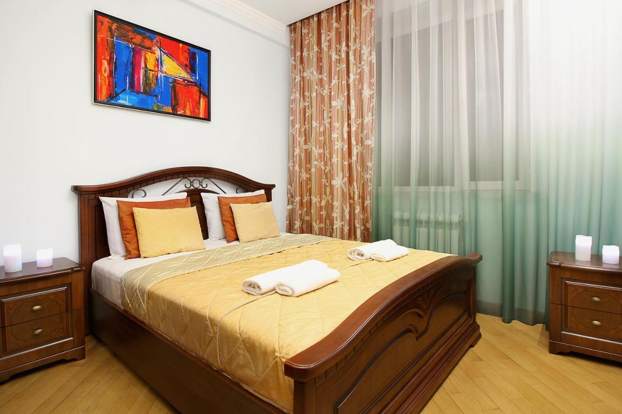 3 Bedroom Apartment Near Republic Square エレバン エクステリア 写真