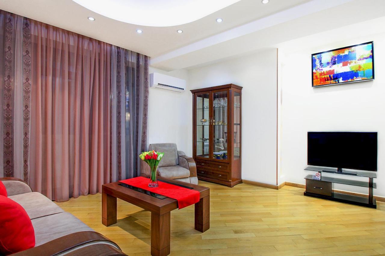 3 Bedroom Apartment Near Republic Square エレバン エクステリア 写真