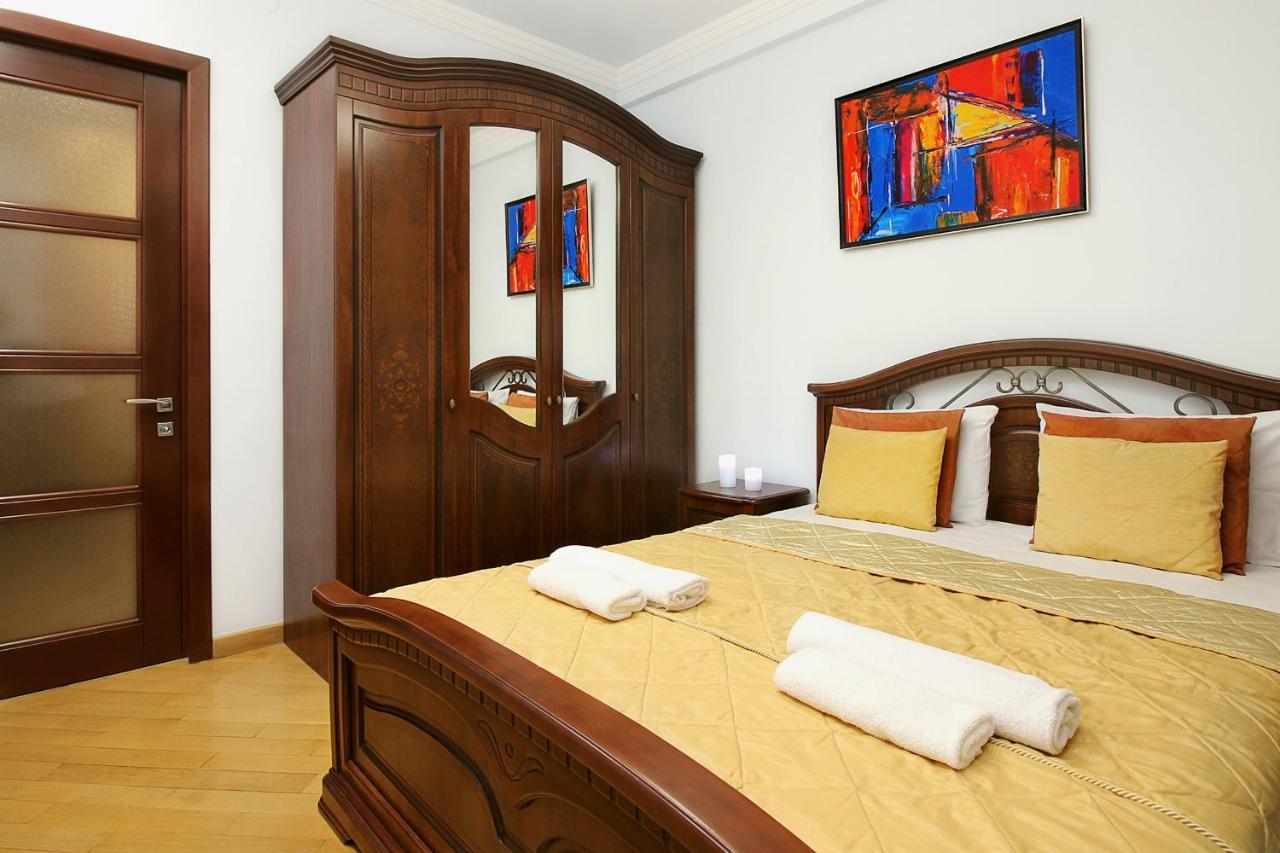 3 Bedroom Apartment Near Republic Square エレバン エクステリア 写真