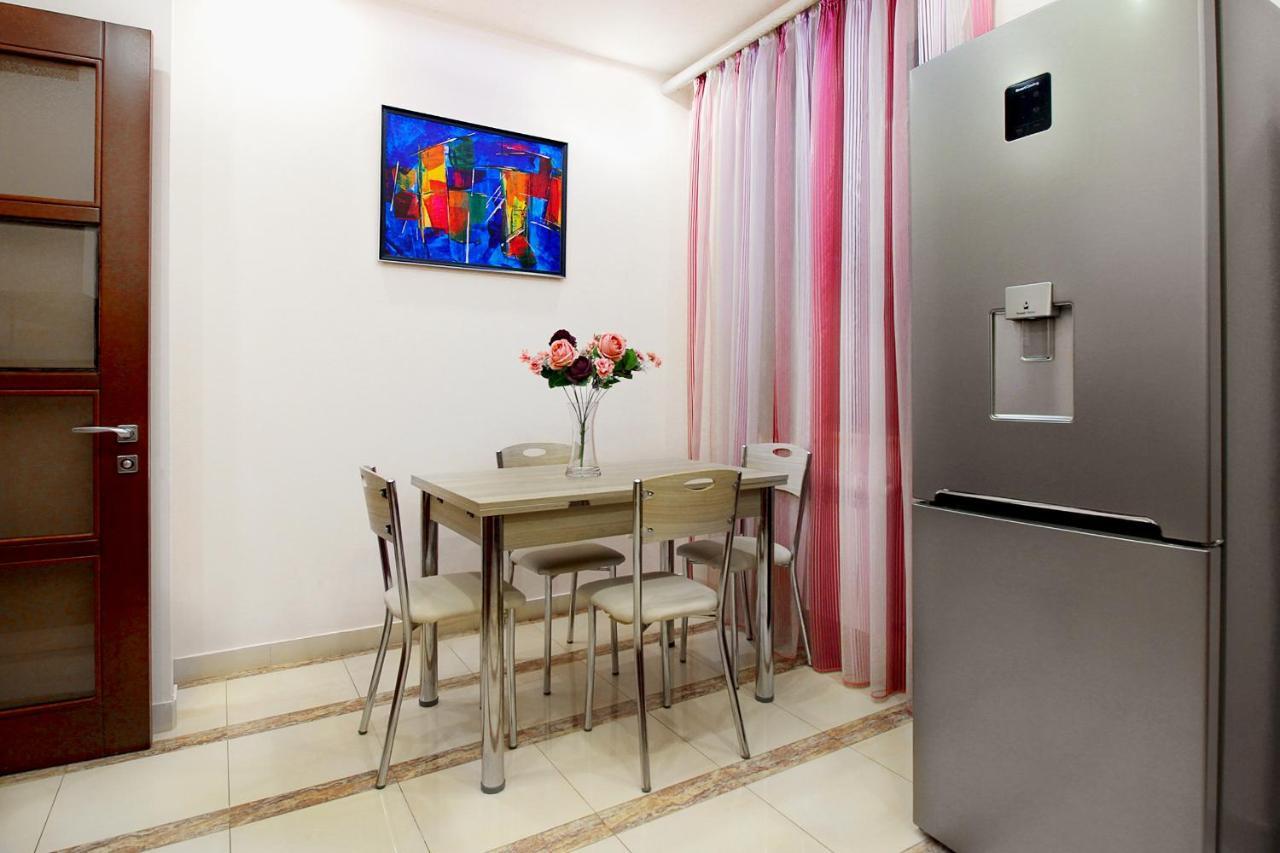 3 Bedroom Apartment Near Republic Square エレバン エクステリア 写真